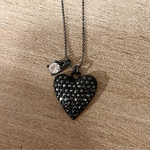 Betsey Johnson Black Heart Necklace - Picture 3 of 4